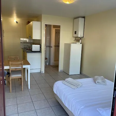 Appartement Ou Studio En Hyper Centre, Pour La Plage Et La Rue Pietonne Il Suffit De Traverser La Rue , Voir La Photo Principale Andernos-les-Bains Exterior foto