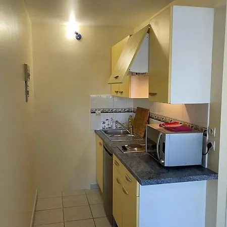 Appartement Ou Studio En Hyper Centre, Pour La Plage Et La Rue Pietonne Il Suffit De Traverser La Rue , Voir La Photo Principale Andernos-les-Bains Exterior foto
