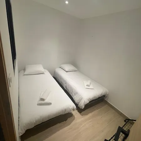Appartement Ou Studio En Hyper Centre, Pour La Plage Et La Rue Pietonne Il Suffit De Traverser La Rue , Voir La Photo Principale Andernos-les-Bains Exterior foto