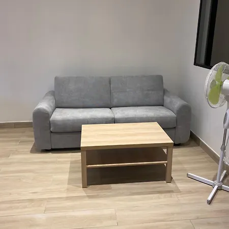 Appartement Ou Studio En Hyper Centre, Pour La Plage Et La Rue Pietonne Il Suffit De Traverser La Rue , Voir La Photo Principale Andernos-les-Bains Exterior foto