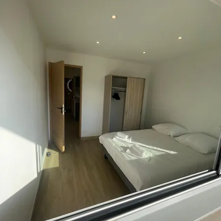 Appartement Ou Studio En Hyper Centre, Pour La Plage Et La Rue Pietonne Il Suffit De Traverser La Rue , Voir La Photo Principale Andernos-les-Bains Exterior foto