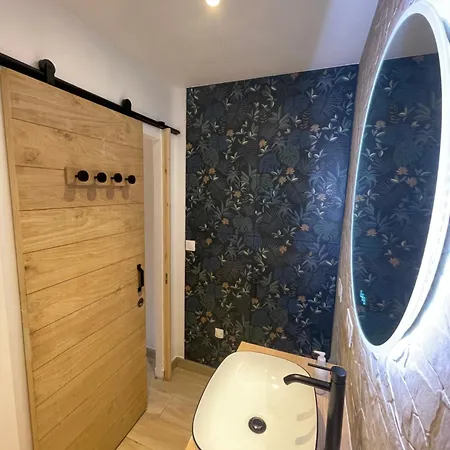 Appartement Ou Studio En Hyper Centre, Pour La Plage Et La Rue Pietonne Il Suffit De Traverser La Rue , Voir La Photo Principale Andernos-les-Bains Exterior foto