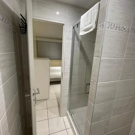 Appartement Ou Studio En Hyper Centre, Pour La Plage Et La Rue Pietonne Il Suffit De Traverser La Rue , Voir La Photo Principale Andernos-les-Bains Exterior foto