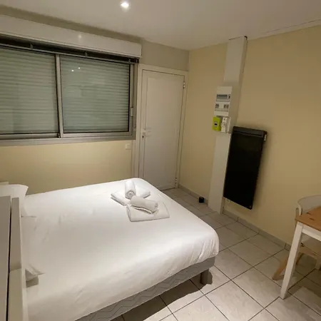 Appartement Ou Studio En Hyper Centre, Pour La Plage Et La Rue Pietonne Il Suffit De Traverser La Rue , Voir La Photo Principale Andernos-les-Bains Exterior foto