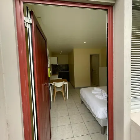 Appartement Ou Studio En Hyper Centre, Pour La Plage Et La Rue Pietonne Il Suffit De Traverser La Rue , Voir La Photo Principale Andernos-les-Bains Exterior foto